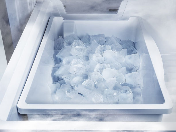 Hisense HRF266N6CSE 26.6-Cu Ft French Door Refrigerator With Ice Maker